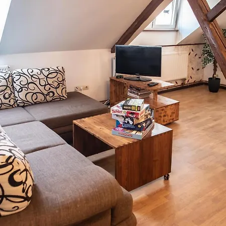 Podkrovni Apartman S Vyhledem Na Namesti Lomnice nad Luznici Exterior photo