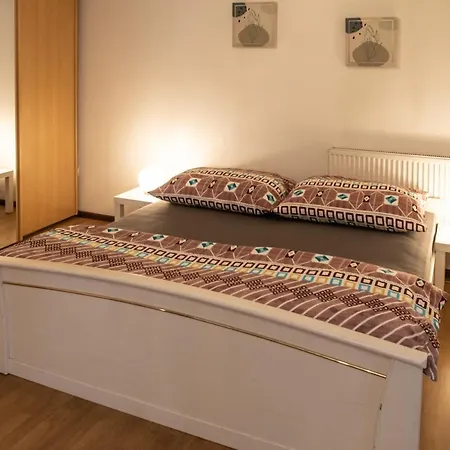 Podkrovni Apartman S Vyhledem Na Namesti Lomnice nad Luznici Exterior photo