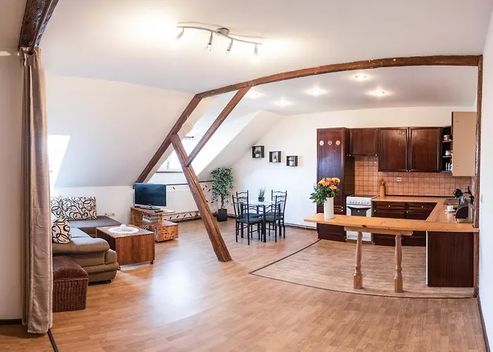 Podkrovni Apartman S Vyhledem Na Namesti
