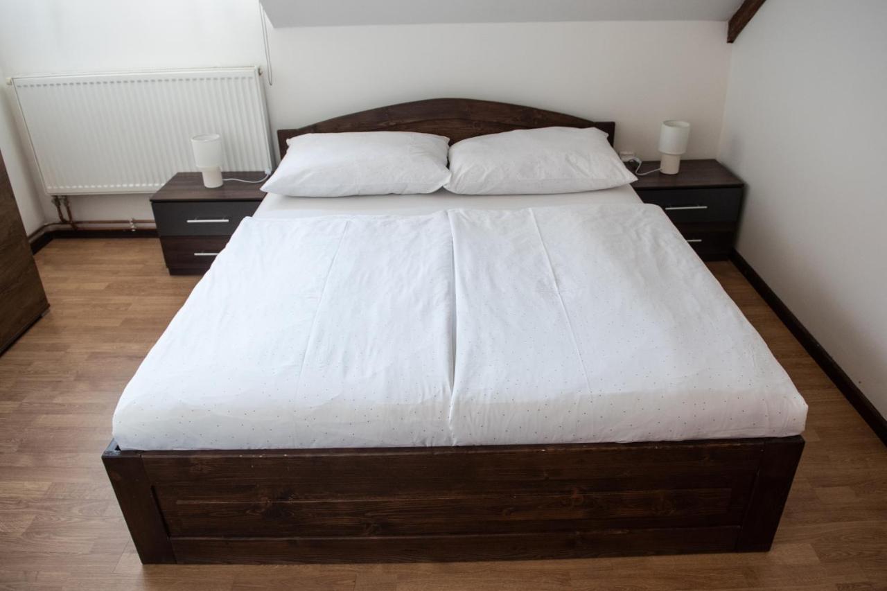 Apartment Podkrovni S Vyhledem Na Namesti *